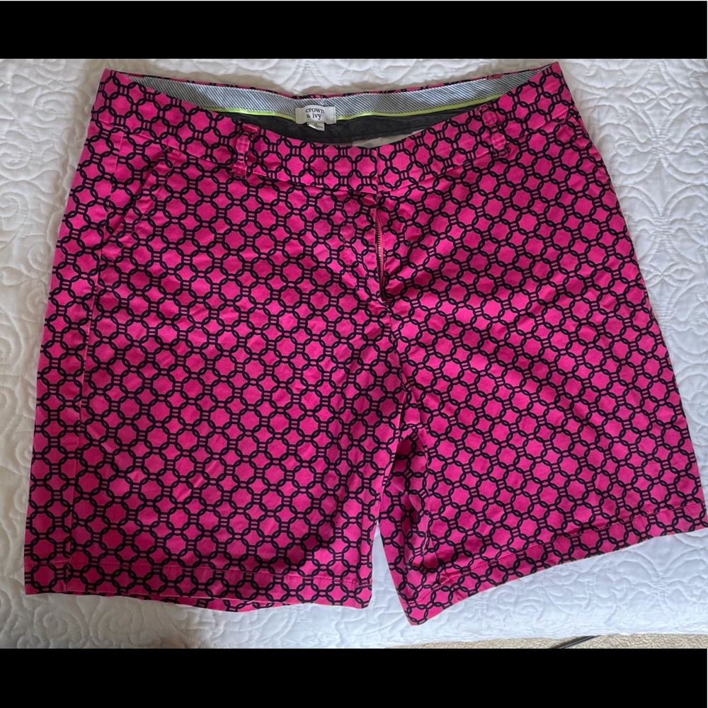 Crown & Ivy pink/navy shorts size 14